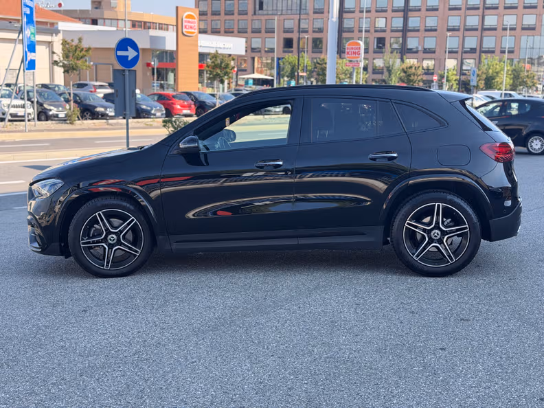 Mercedes-Benz GLA - 39