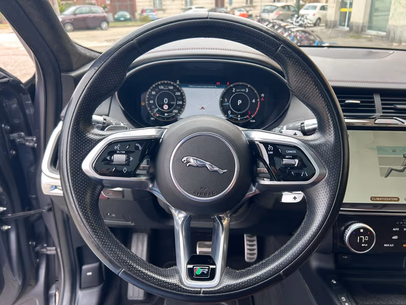 Jaguar E-Pace - 12