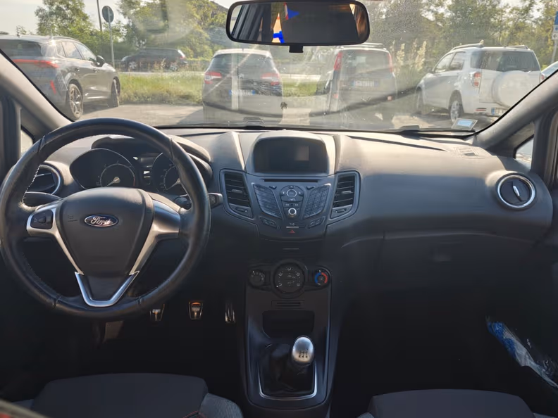 Ford Fiesta - 25