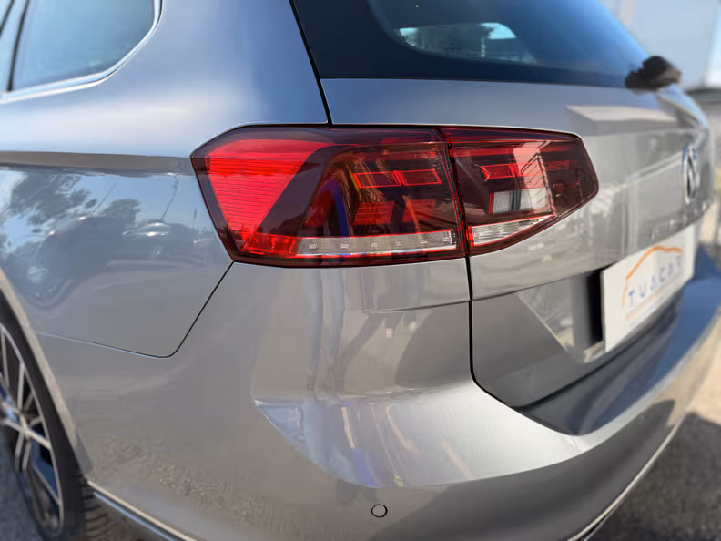 Volkswagen Passat - 11