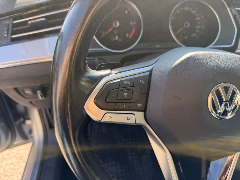 Volkswagen Passat - 16