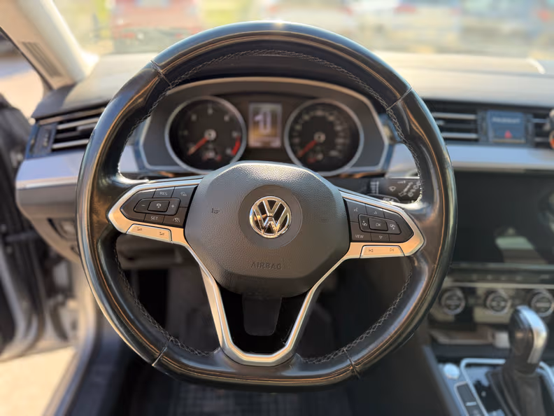 Volkswagen Passat - 15