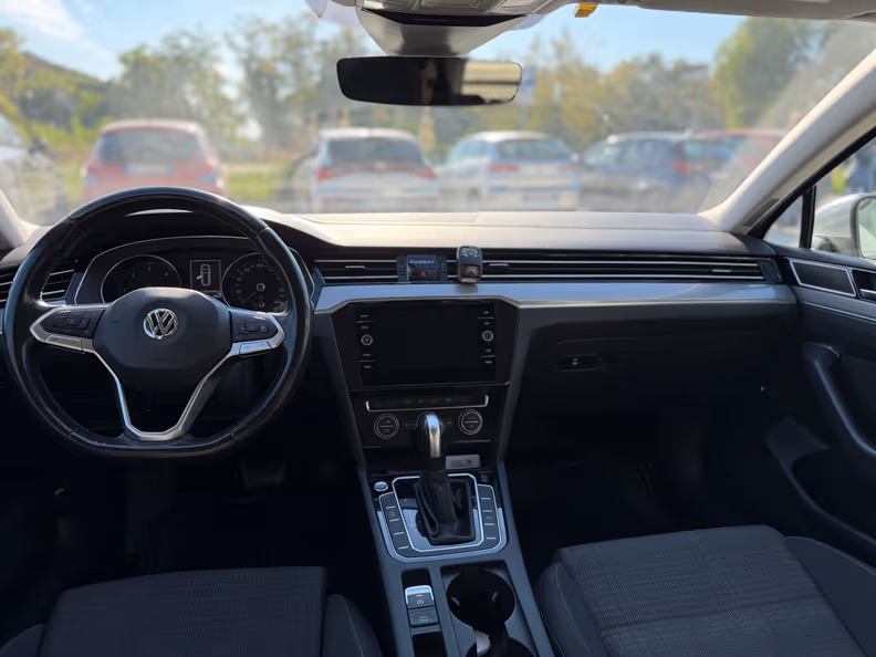 Volkswagen Passat - 21
