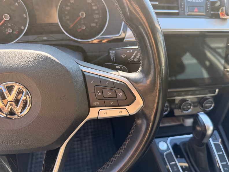 Volkswagen Passat - 17