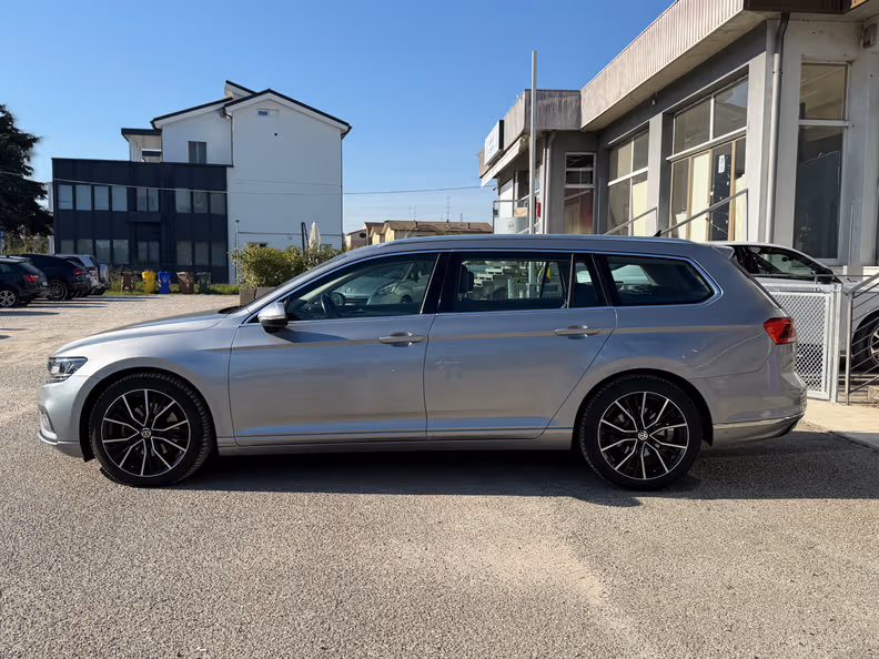 Volkswagen Passat - 2