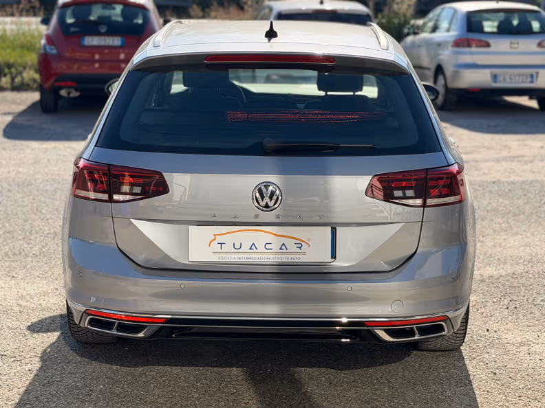 Volkswagen Passat - 4