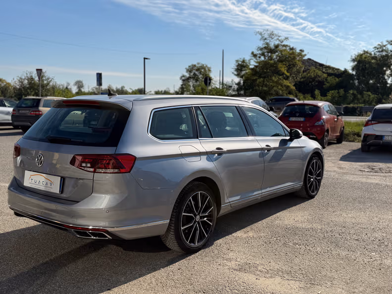 Volkswagen Passat - 5