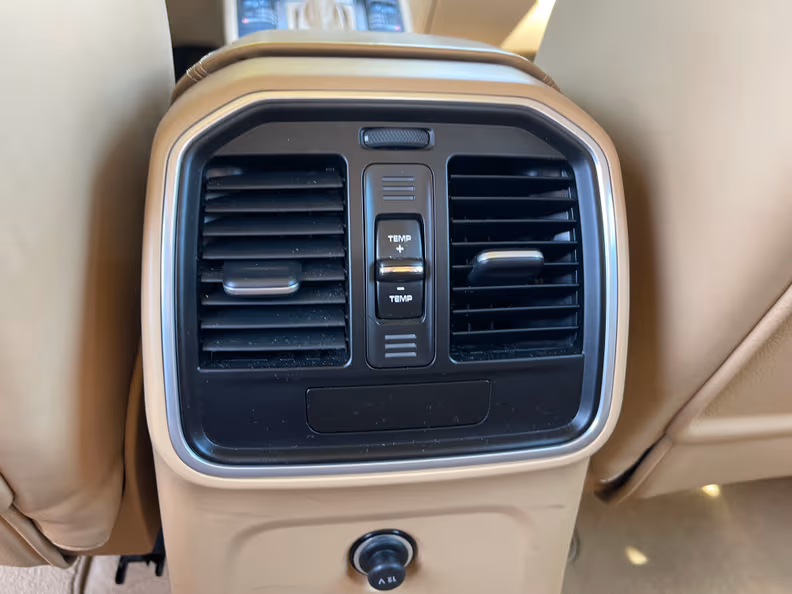 Porsche Macan - 29