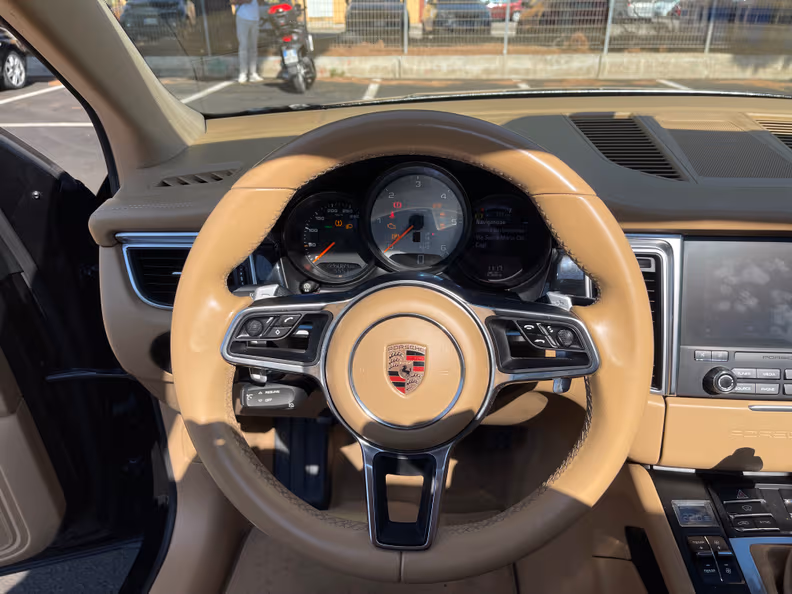 Porsche Macan - 8