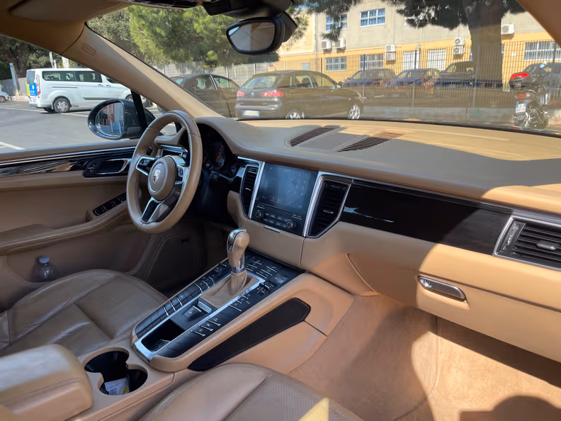 Porsche Macan - 32
