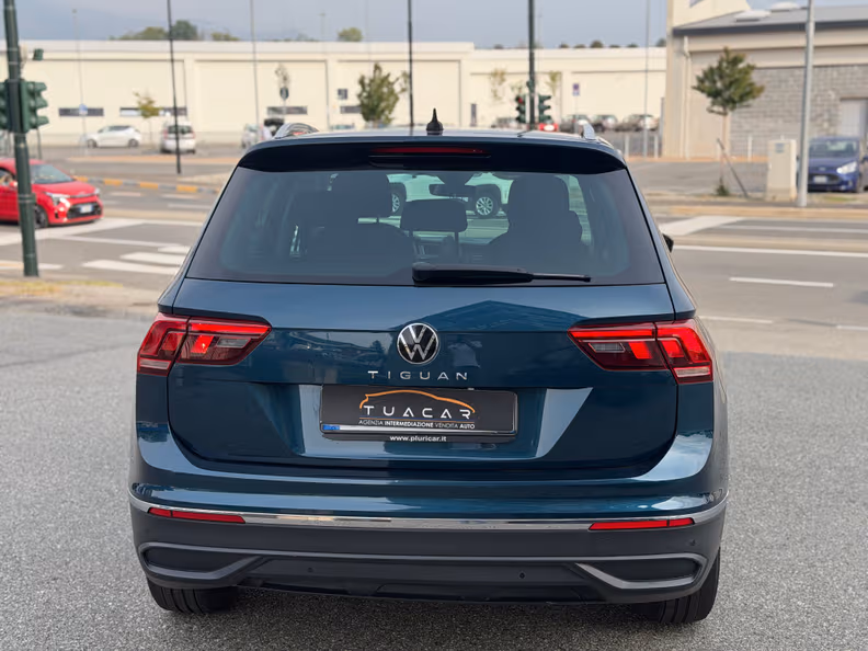 Volkswagen Tiguan - 36