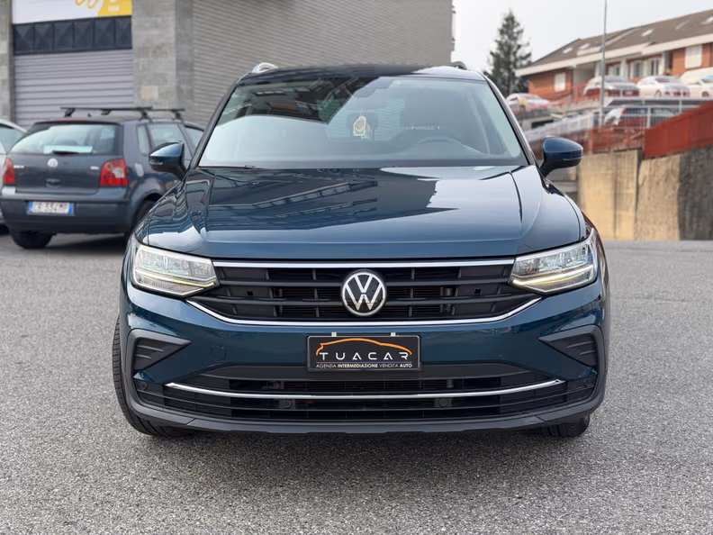 Volkswagen Tiguan - 2