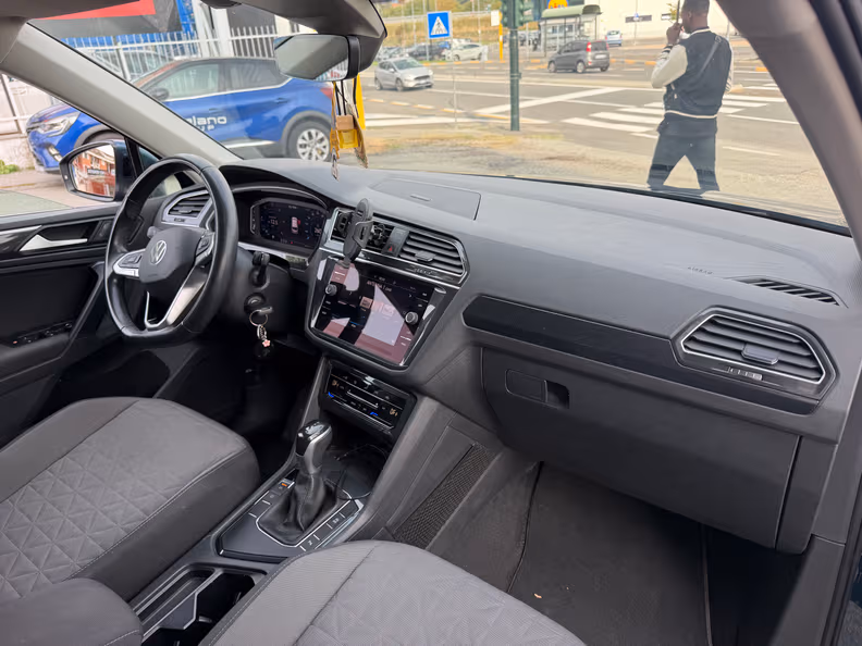 Volkswagen Tiguan - 10