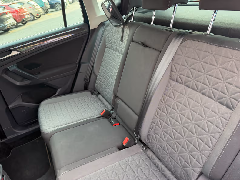 Volkswagen Tiguan - 12