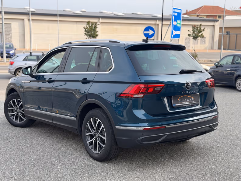 Volkswagen Tiguan - 5