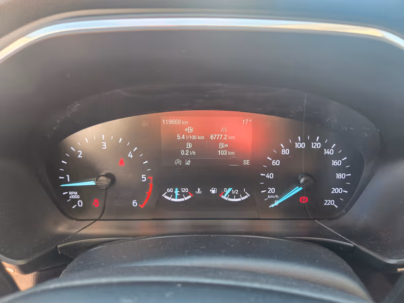 Ford Kuga - 10