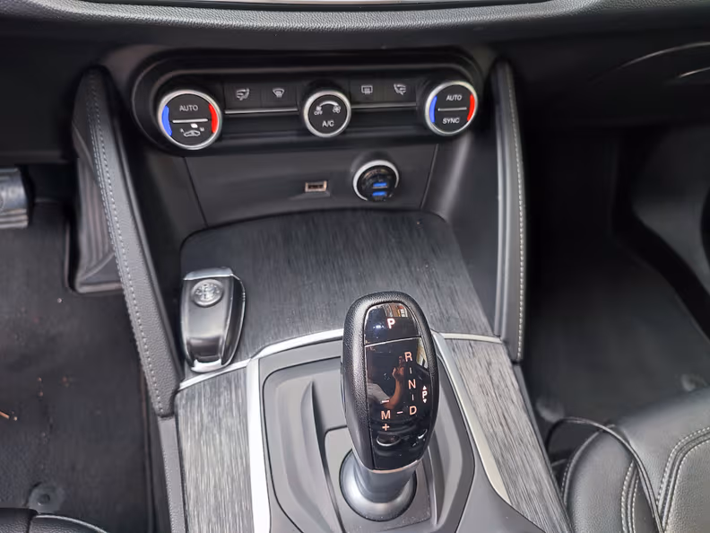 Alfa Romeo Stelvio - 13