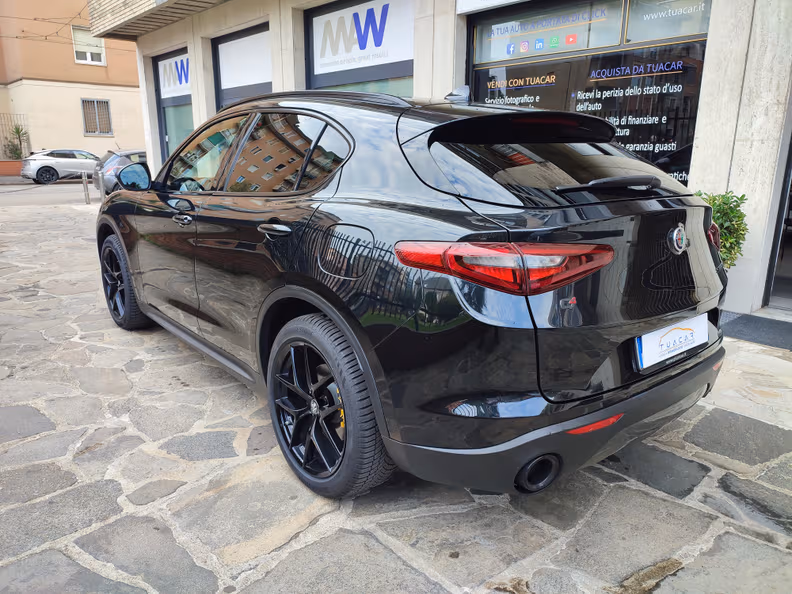 Alfa Romeo Stelvio - 2