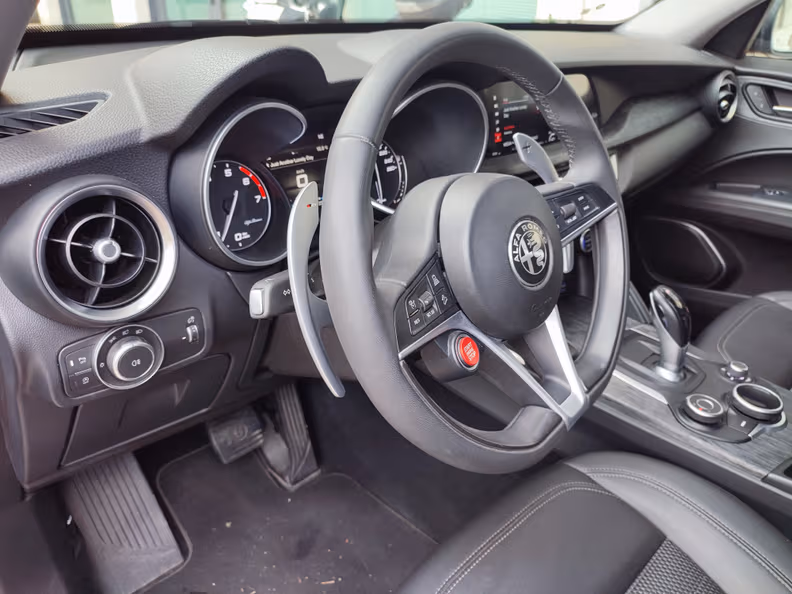 Alfa Romeo Stelvio - 11