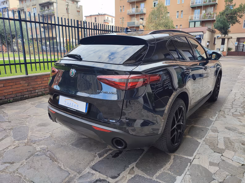 Alfa Romeo Stelvio - 4