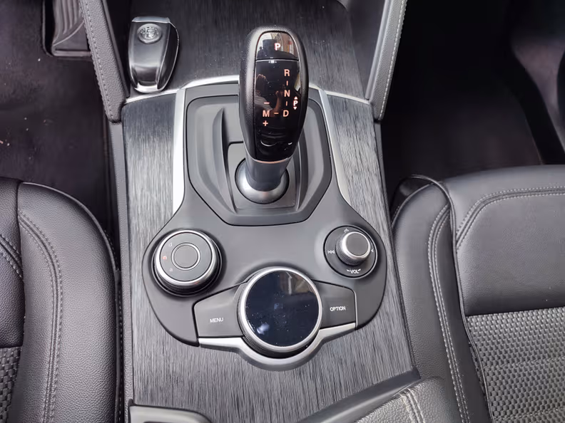 Alfa Romeo Stelvio - 14