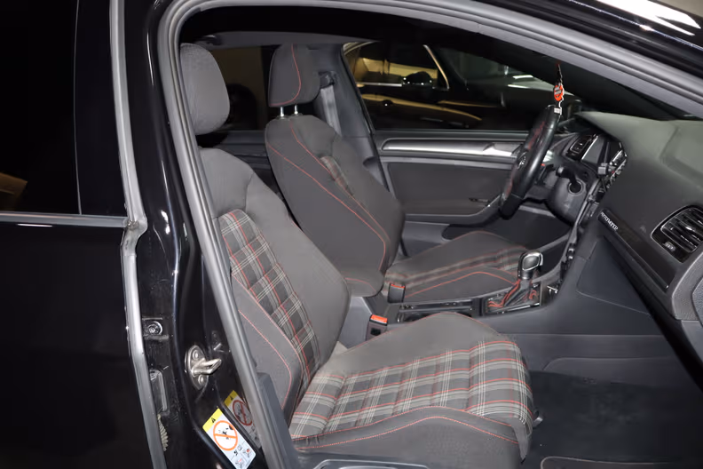 Volkswagen Golf - 11