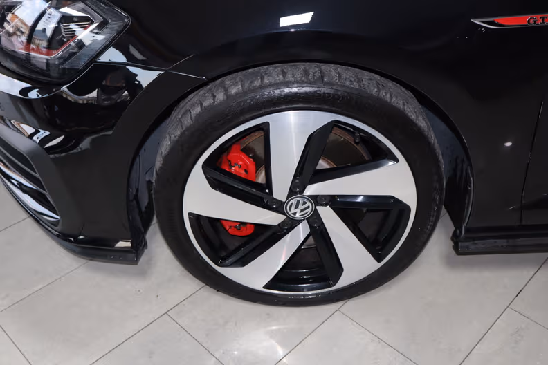Volkswagen Golf - 14