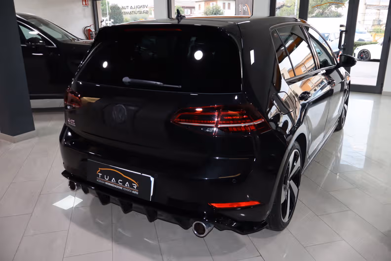 Volkswagen Golf - 6