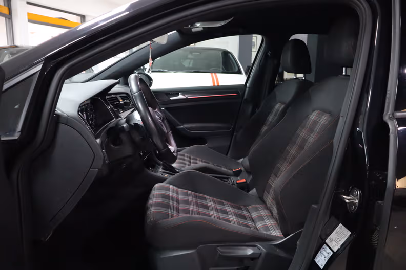 Volkswagen Golf - 12