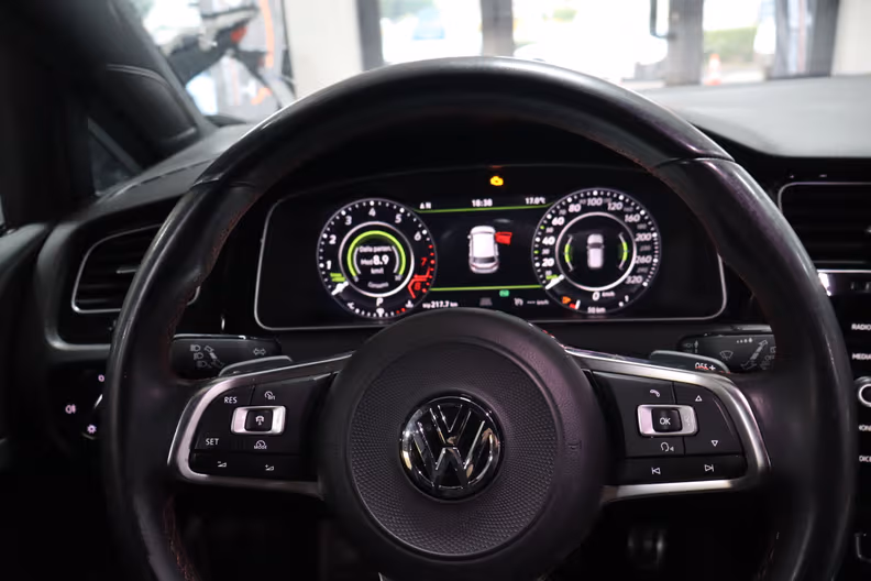 Volkswagen Golf - 8