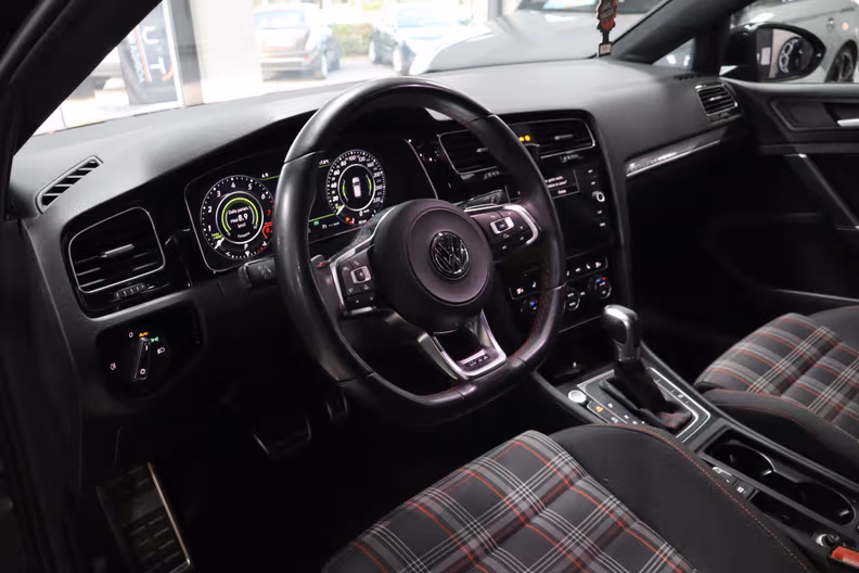 Volkswagen Golf - 9
