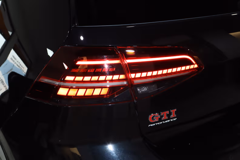 Volkswagen Golf - 18