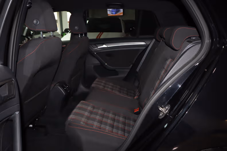 Volkswagen Golf - 17