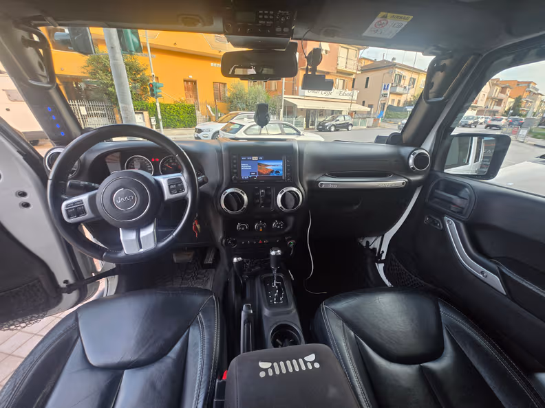 Jeep Wrangler - 11