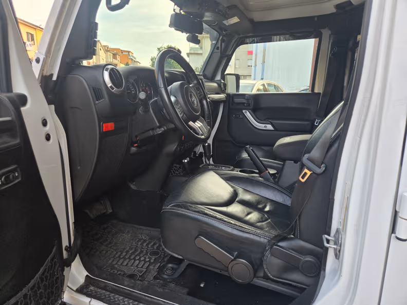 Jeep Wrangler - 10