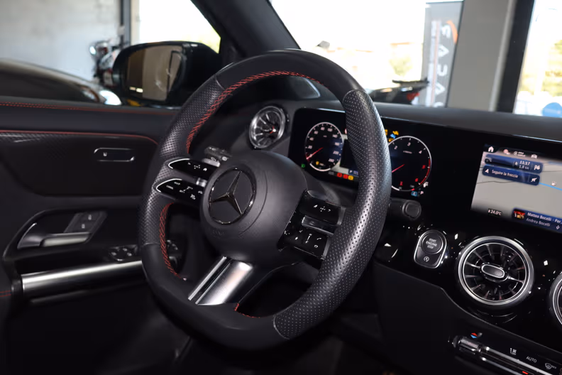 Mercedes-Benz GLA - 15