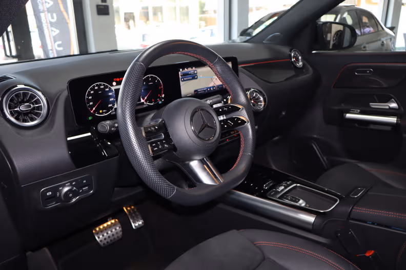 Mercedes-Benz GLA - 9