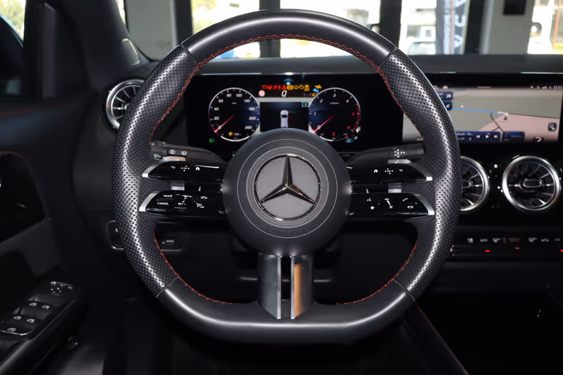 Mercedes-Benz GLA - 14