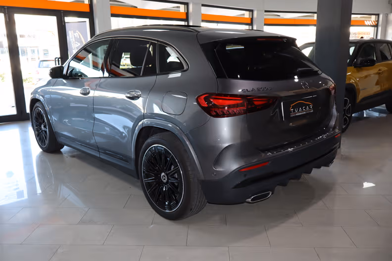 Mercedes-Benz GLA - 4