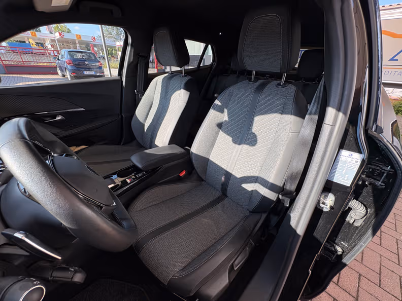 Peugeot 2008 - 11