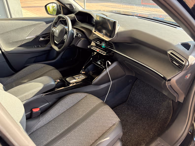 Peugeot 2008 - 12