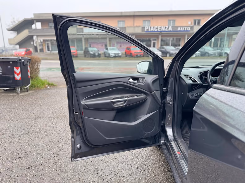 Ford Kuga - 10