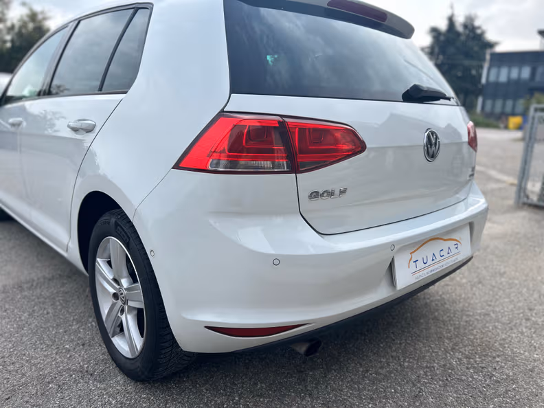 Volkswagen Golf - 10