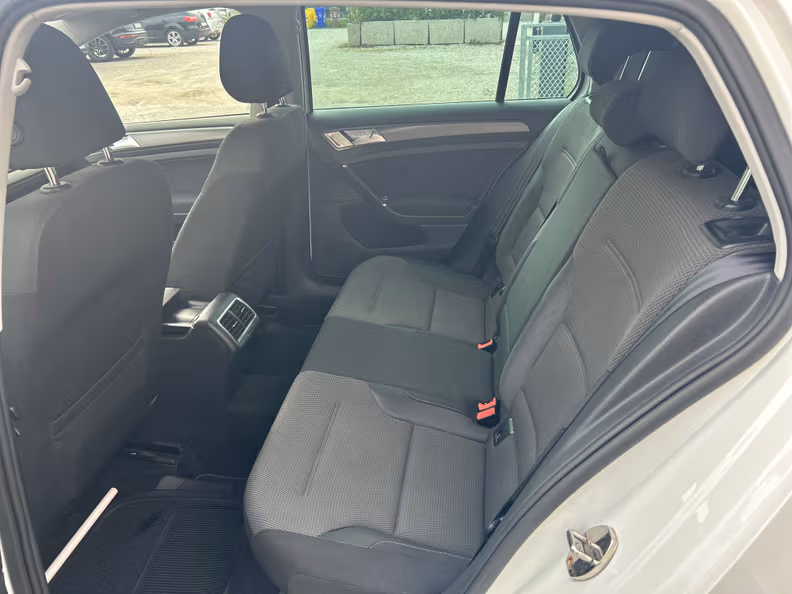 Volkswagen Golf - 27
