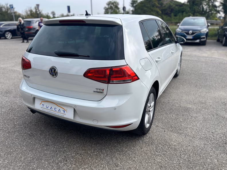 Volkswagen Golf - 5
