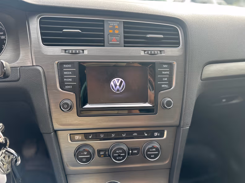 Volkswagen Golf - 19