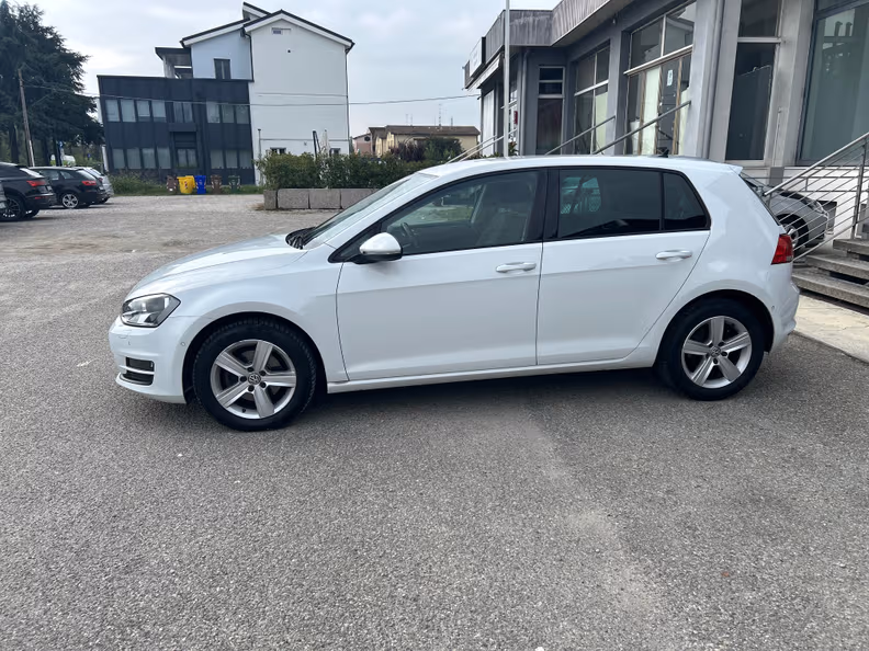 Volkswagen Golf - 2