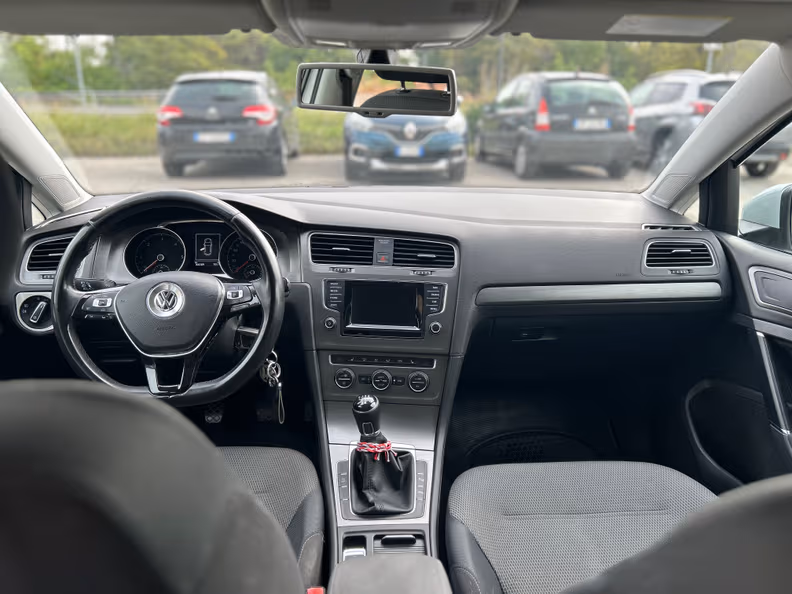 Volkswagen Golf - 22