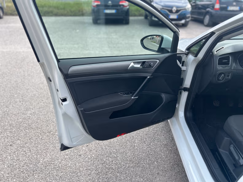 Volkswagen Golf - 12