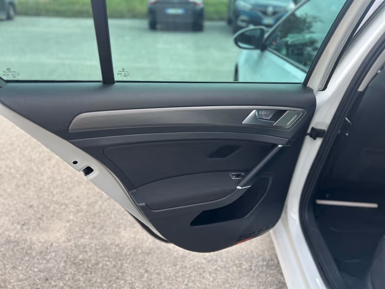 Volkswagen Golf - 28